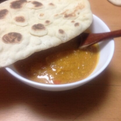 はじめて作りました(^^)簡単なのにとーっても美味しかったです！
カレーには、ナンですよねー♪